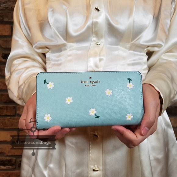 NWOT Kate Spade Wallet with Daisy Print - Picture 2 of 6
